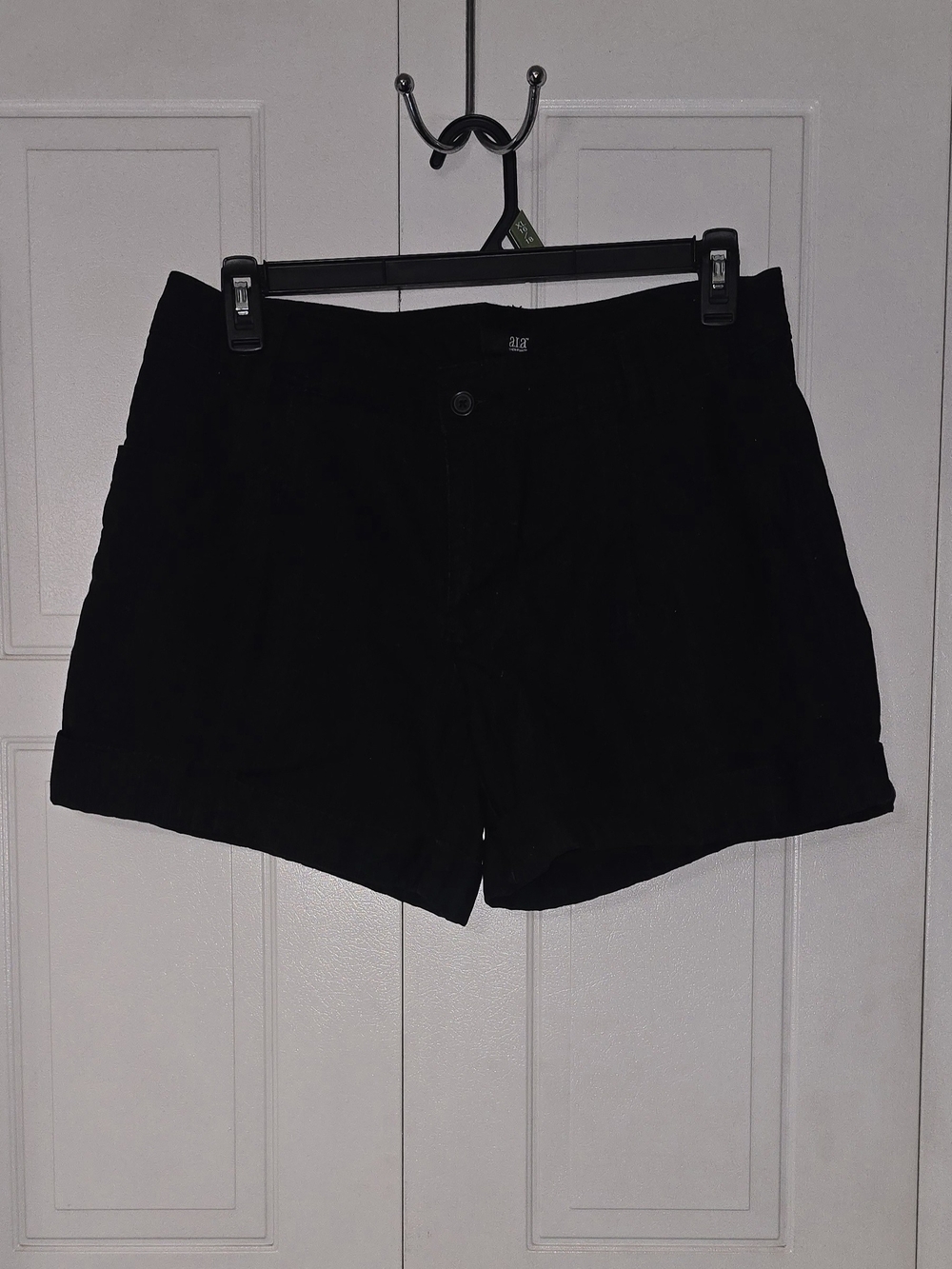 a.n.a A New Approach Black Shorts Mid-Rise - Size 12 - Large